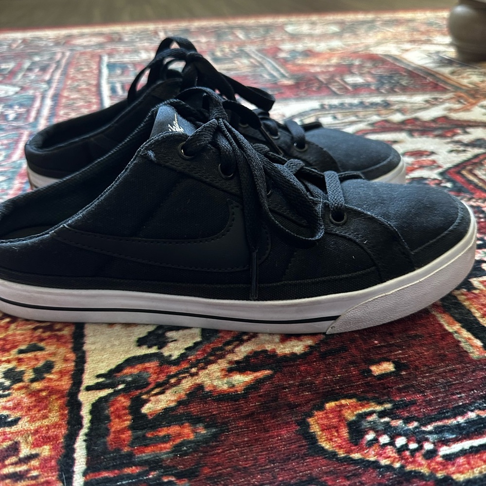 Size 8.5 Nike Court Legacy Women’s mules sneakers- great condition